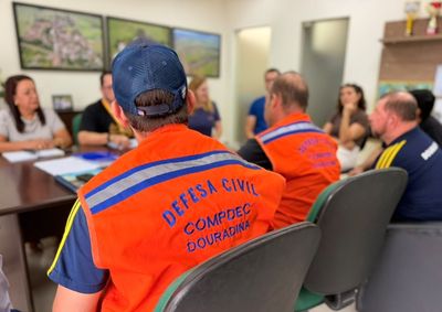 Encontro reuniu a Defesa Civil, o prefeito Oberdam e secret&aacute;rios municipais para alinhar a&ccedil;&otilde;es e refor&ccedil;ar a preven&ccedil;&atilde;o diante de desastres clim&aacute;ticos.