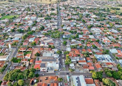Munic&iacute;pio tem 576 moradores a mais em rela&ccedil;&atilde;o ao Censo de 2022; levantamento tamb&eacute;m re&uacute;ne indicadores de economia, educa&ccedil;&atilde;o e sa&uacute;de.