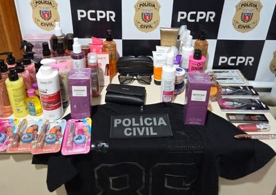 Durante a opera&ccedil;&atilde;o, a Pol&iacute;cia Civil apreendeu perfumes, cosm&eacute;ticos e uma camisa; dois itens j&aacute; foram reconhecidos por v&iacute;timas.