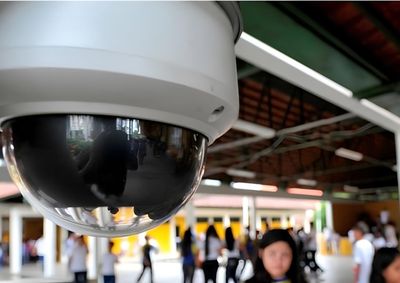 Documento cobra da Prefeitura detalhes sobre controle de acesso, vigil&acirc;ncia e a&ccedil;&otilde;es preventivas nas unidades de ensino.