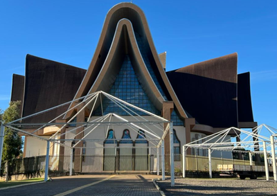 Estruturas come&ccedil;am a ser montadas na Catedral de Guadalupe para tr&ecirc;s dias de comidas t&iacute;picas, m&uacute;sica e atra&ccedil;&otilde;es para fam&iacute;lias.