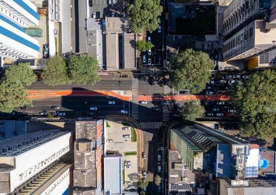 Revitaliza&ccedil;&atilde;o trouxe novo asfalto, ciclovia, ilumina&ccedil;&atilde;o, espa&ccedil;os de lazer, drenagem refor&ccedil;ada e pontos de &ocirc;nibus climatizados ao longo da avenida.