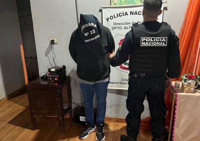 Suspeito foi localizado dentro de um carro em frente &agrave; casa da v&iacute;tima, em Ciudad del Este. Ve&iacute;culo tamb&eacute;m foi apreendido pela pol&iacute;cia.