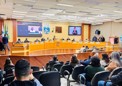 Reposi&ccedil;&atilde;o salarial ser&aacute; paga de forma retroativa a maio e aux&iacute;lio-alimenta&ccedil;&atilde;o sobe para R$ 605; projeto segue para san&ccedil;&atilde;o do prefeito.