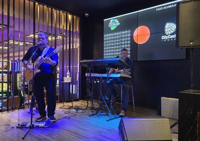 Complexo em Puerto Iguaz&uacute; ter&aacute; desafios inspirados no futebol, bingo, karaok&ecirc;, brindes e apresenta&ccedil;&otilde;es musicais durante todo o m&ecirc;s.