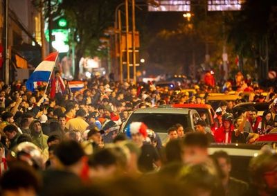 Ruas do microcentro ficaram tomadas por torcedores ap&oacute;s a vit&oacute;ria sobre a Alemanha. Tr&acirc;nsito foi interrompido e festa seguiu at&eacute; a noite.