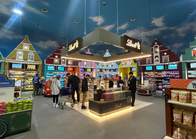 Marca su&iacute;&ccedil;a de chocolates premium aposta em ambiente pr&oacute;prio, produtos exclusivos e personaliza&ccedil;&atilde;o para conquistar visitantes.