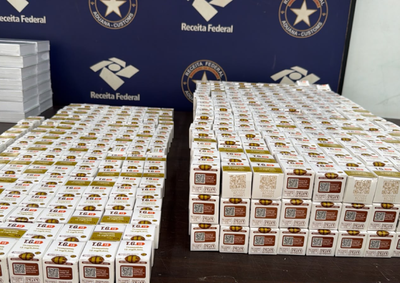 Ao todo, 799 unidades de medicamentos emagrecedores foram encontradas em compartimento adaptado para driblar a fiscaliza&ccedil;&atilde;o.