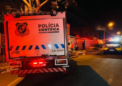 V&iacute;tima foi surpreendida por criminosos que chegaram de motocicleta e dispararam v&aacute;rias vezes.