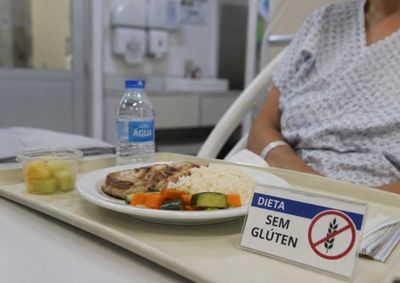 Alimenta&ccedil;&atilde;o dever&aacute; ser preparada com cuidados espec&iacute;ficos para preservar a sa&uacute;de e evitar riscos durante a interna&ccedil;&atilde;o.