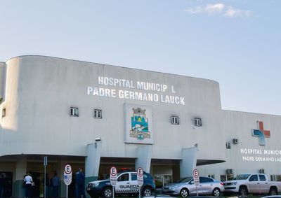 Unidade tem 275 internados para 218 leitos dispon&iacute;veis; seis pacientes esperam transfer&ecirc;ncia para UTIs e 62 aguardam interna&ccedil;&atilde;o.