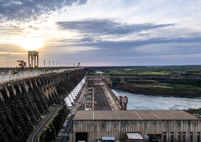 Plano do ONS prev&ecirc; preservar &aacute;gua da usina em Foz do Igua&ccedil;u para compensar a seca esperada em hidrel&eacute;tricas do Norte e Nordeste.