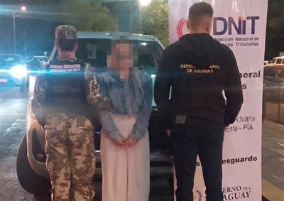 Ve&iacute;culo circulava com placa falsa e foi interceptado na entrada de Ciudad del Este; motorista foi encaminhada &agrave;s autoridades para investiga&ccedil;&atilde;o.