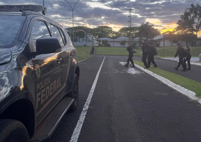 Opera&ccedil;&atilde;o A&ntilde;etete cumpre sete pris&otilde;es preventivas e apreende dinheiro, passaportes e documentos na cidade.