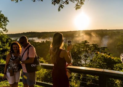 Unidade abrir&aacute; uma hora mais cedo entre os dias 4 e 7 de junho e ter&aacute; programa&ccedil;&atilde;o especial com experi&ecirc;ncias exclusivas e m&uacute;sica ao vivo.
