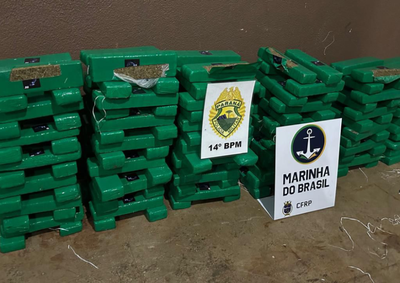 Suspeitos escaparam ao perceber a aproxima&ccedil;&atilde;o das equipes. Sete fardos de maconha foram recolhidos e encaminhados &agrave; Pol&iacute;cia Civil.
