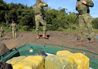 Pol&iacute;cia Federal e Pol&iacute;cia Militar flagraram duas a&ccedil;&otilde;es criminosas em pontos diferentes da fronteira durante opera&ccedil;&otilde;es realizadas na segunda-feira (15).