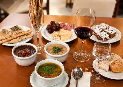 Evento acontece todas as quintas-feiras no 17&ordm; andar do Viale Tower Hotel, com buffet completo, acompanhamentos especiais e sobremesas.
