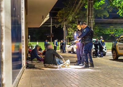 Acolhimento, sa&uacute;de e assist&ecirc;ncia s&atilde;o ampliados, enquanto equipes enfrentam resist&ecirc;ncia e rompimento de v&iacute;nculos familiares.