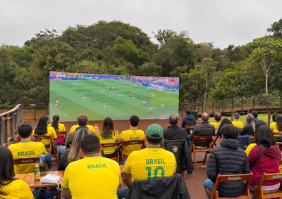 Igua&ccedil;uenses com camisa da Sele&ccedil;&atilde;o e comprovante de resid&ecirc;ncia poder&atilde;o assistir ao jogo em tel&atilde;o gigante e acompanhar o Show das &Aacute;guas. 