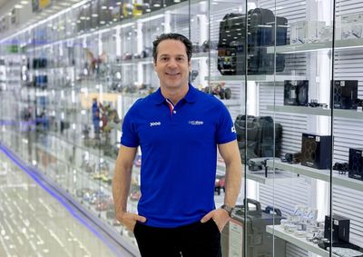 Ap&oacute;s perder o emprego tr&ecirc;s vezes, Jorbel criou a Cellshop, que hoje emprega cerca de 1.200 pessoas e &eacute; refer&ecirc;ncia no varejo de Ciudad del Este.