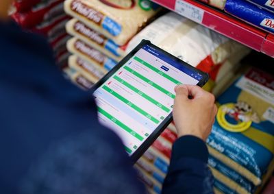 Produtos s&atilde;o selecionados por equipes treinadas e entregues com rapidez, garantindo a mesma qualidade oferecida nas lojas f&iacute;sicas.