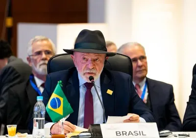 Presidente paraguaio defendeu menos burocracia e disse que fam&iacute;lias ainda perdem horas para cruzar a fronteira.