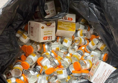Agentes apreenderam lotes de tirzepatida da marca TG durante fiscaliza&ccedil;&atilde;o em shopping. Medicamentos seriam adulterados e vendidos ilegalmente.