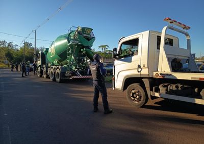 Foztrans intensificou abordagens para combater irregularidades que colocam motoristas em risco e danificam as ruas da cidade.
