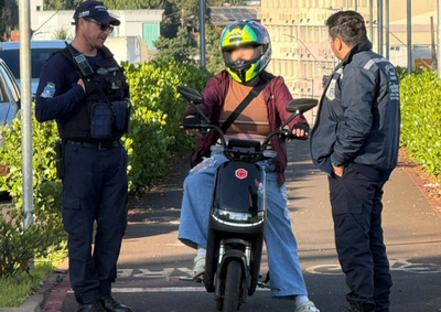 Agentes abordaram condutores para refor&ccedil;ar orienta&ccedil;&otilde;es sobre circula&ccedil;&atilde;o segura e uso respons&aacute;vel dos ve&iacute;culos.