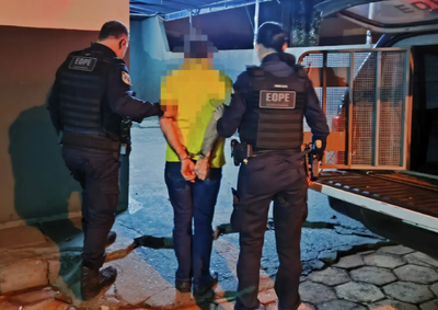 Guarda Municipal encontrou arma calibre 9 mm com 17 muni&ccedil;&otilde;es ap&oacute;s abordar ve&iacute;culo que circulava com os far&oacute;is apagados nas proximidades da rodovi&aacute;ria.