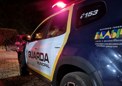 Primeira ocorr&ecirc;ncia envolveu invas&atilde;o de resid&ecirc;ncia com uma faca. Horas depois, o irm&atilde;o do suspeito voltou ao local, fez novas amea&ccedil;as e foi detido.