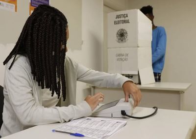 Volunt&aacute;rios t&ecirc;m direito a folgas no trabalho, vale-refei&ccedil;&atilde;o, meia-entrada e outros benef&iacute;cios; cadastro pode ser feito pela internet ou cart&oacute;rio eleitoral.