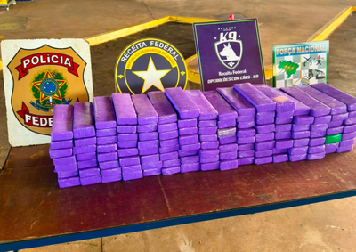 Motorista paraguaio foi preso durante fiscaliza&ccedil;&atilde;o da Receita Federal na Aduana da Ponte da Amizade ao tentar entrar no Brasil com a droga.