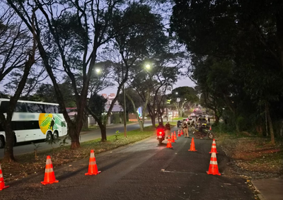 Uma das motocicletas encaminhadas ao p&aacute;tio era paraguaia; motorista que n&atilde;o fez o teste do baf&ocirc;metro acabou autuado.