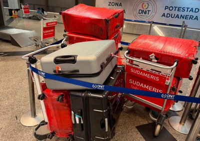 Carga saiu de Miami declarada como produtos eletr&ocirc;nicos, mas diferen&ccedil;a no peso levantou suspeita durante fiscaliza&ccedil;&atilde;o em aeroporto paraguaio.
