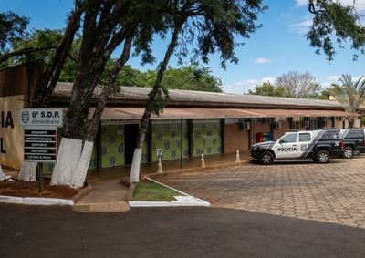 Homem de 29 anos foi encontrado sem vida na madrugada desta segunda-feira (13). Investiga&ccedil;&atilde;o est&aacute; em andamento.
