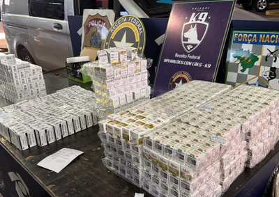 Medicamentos para emagrecimento estavam escondidos em uma van e em uma motocicleta na Ponte da Amizade.