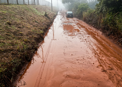 Servi&ccedil;os incluem compacta&ccedil;&atilde;o do solo, recupera&ccedil;&atilde;o da estrada e melhorias no acesso &agrave; BR-277.