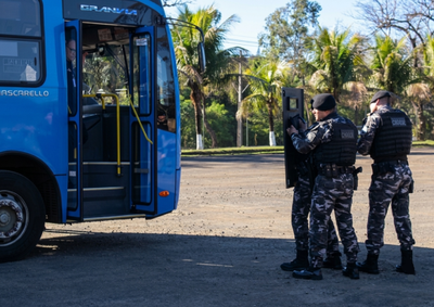 Atividade mostrou como funciona a primeira resposta da Pol&iacute;cia Militar em casos de roubo com tomada de ref&eacute;ns e orientou colaboradores.