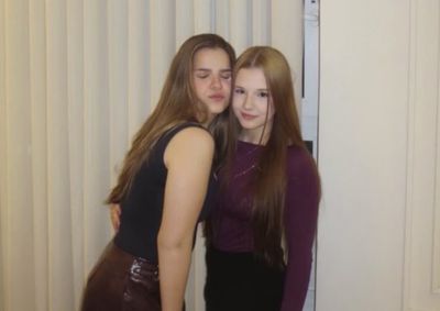 Julia Datsch Wolf, de 17 anos, e Fl&aacute;via Werner Saccomori, de 18, ser&atilde;o veladas juntas no Memorial Iguassu; mortes provocaram grande como&ccedil;&atilde;o.