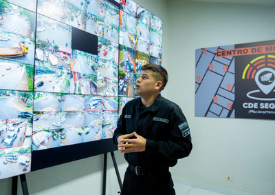 Mais de quatro horas de imagens de c&acirc;meras municipais ajudaram a identificar ve&iacute;culos suspeitos e refor&ccedil;am a investiga&ccedil;&atilde;o sobre o roubo no Lai Lai Center.