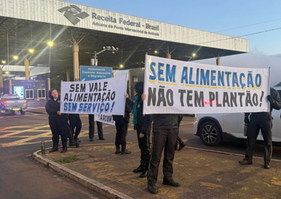 Trabalhadores que atuam em &oacute;rg&atilde;os p&uacute;blicos afirmam enfrentar atrasos recorrentes em sal&aacute;rios, f&eacute;rias e benef&iacute;cios h&aacute; quase dois anos.