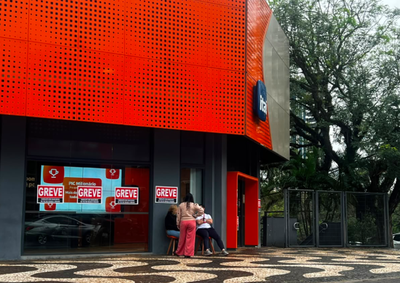 Mobiliza&ccedil;&atilde;o ocorreu nesta quinta-feira (20) em todo o pa&iacute;s e teve ades&atilde;o em Foz. Categoria cobra aumento real, valoriza&ccedil;&atilde;o do piso e melhores benef&iacute;cios