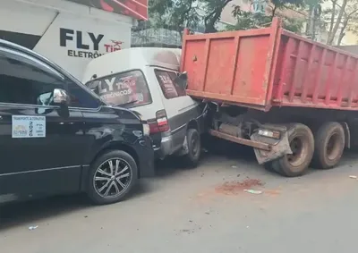 Casal que estava na motocicleta escapou sem ferimentos; teste do baf&ocirc;metro realizado no motorista apresentou resultado negativo.