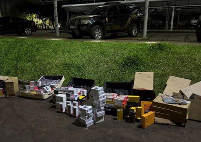 Smartphones, tablets, notebooks e c&acirc;meras estavam sem registro aduaneiro. Morador foi preso em flagrante por descaminho.