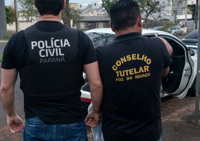 Crian&ccedil;a teria sido levada ao Paraguai e entregue a um desconhecido. Pol&iacute;cia encontrou R$ 11 mil com a m&atilde;e; beb&ecirc; foi localizado sem ferimentos.