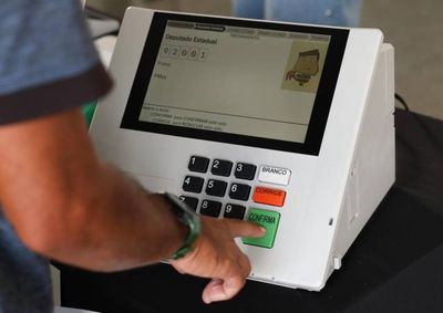 Levantamento atualizado re&uacute;ne 18 candidatos a deputado estadual e 15 a federal; pedidos de registro ainda aguardam julgamento.