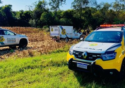 Homem foi encontrado sem camisa, descal&ccedil;o e sem documentos. O corpo passar&aacute; por exames que devem confirmar a identidade e esclarecer a causa da morte.