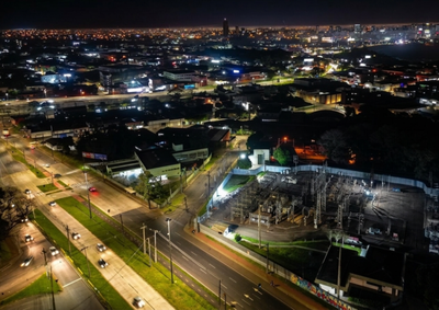 Vila C, Jardim Universit&aacute;rio, Vila Portes e Jardim Jupira receberam as novas lumin&aacute;rias. Equipes trabalham agora no Cidade Nova e no N&aacute;utica.